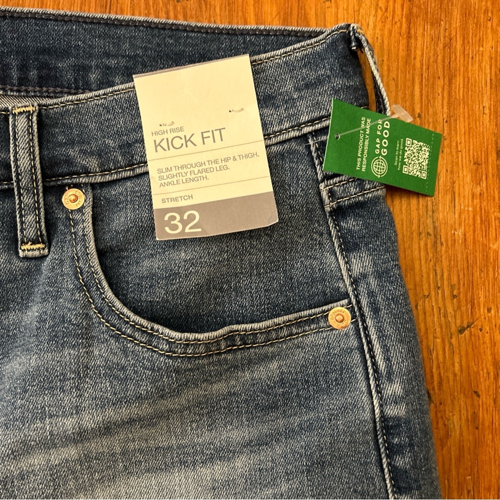 Gap Women Kickfit high rise 14S (short) jeans cropped Capri NEW 32” waist